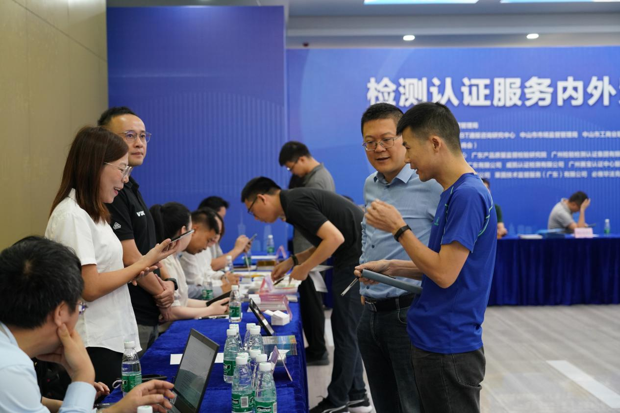 技術(shù)服務(wù)機(jī)構(gòu)現(xiàn)場為企業(yè)紓困解難.png